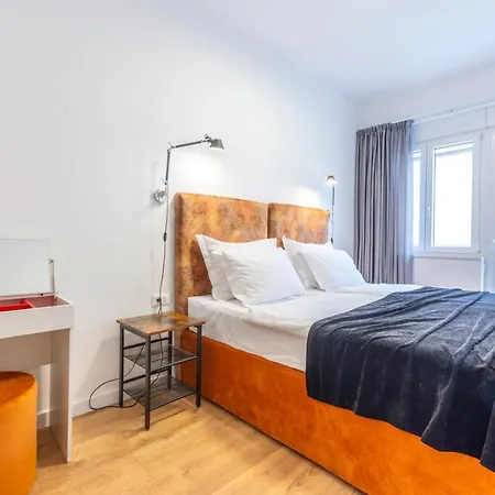 Luxury Apartment *